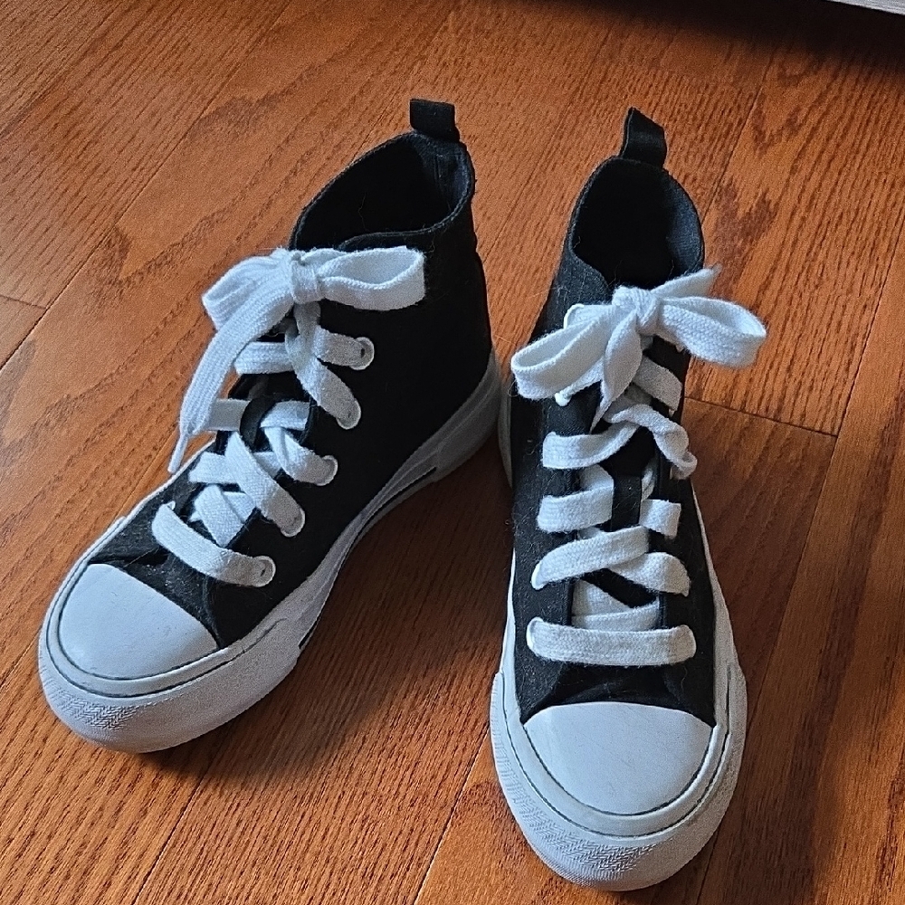 Wonder Nation Black and White Canvas Sneakers